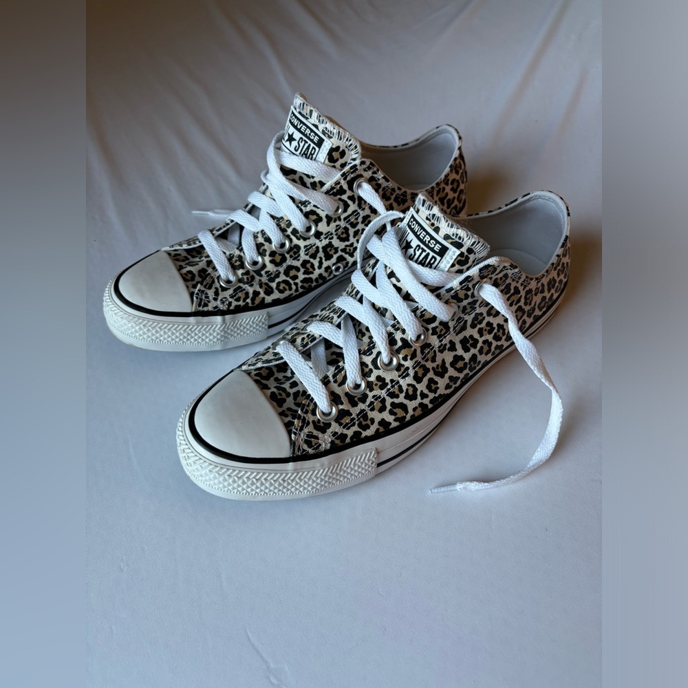 Never worn leopard print All Star Converse low tops